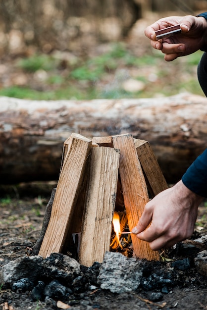 Feu de camp en plein air