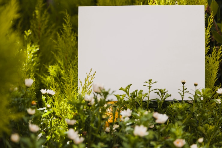 Photo gratuit feuille de papier sur les fleurs