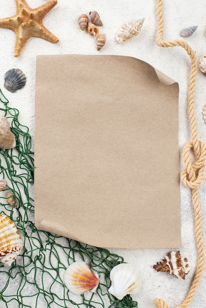 Feuille de papier vierge avec filet de poisson