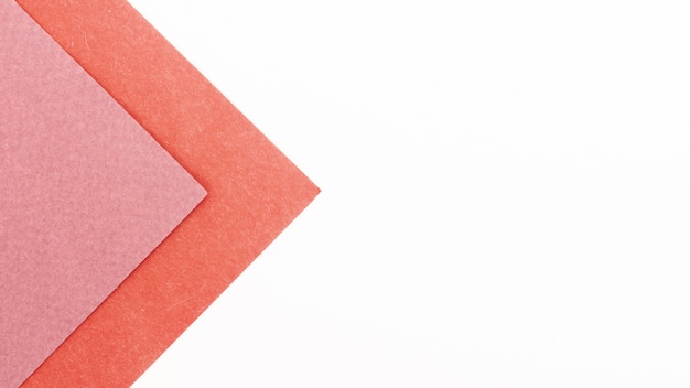 Feuilles de carton triangulaires roses avec espace de copie