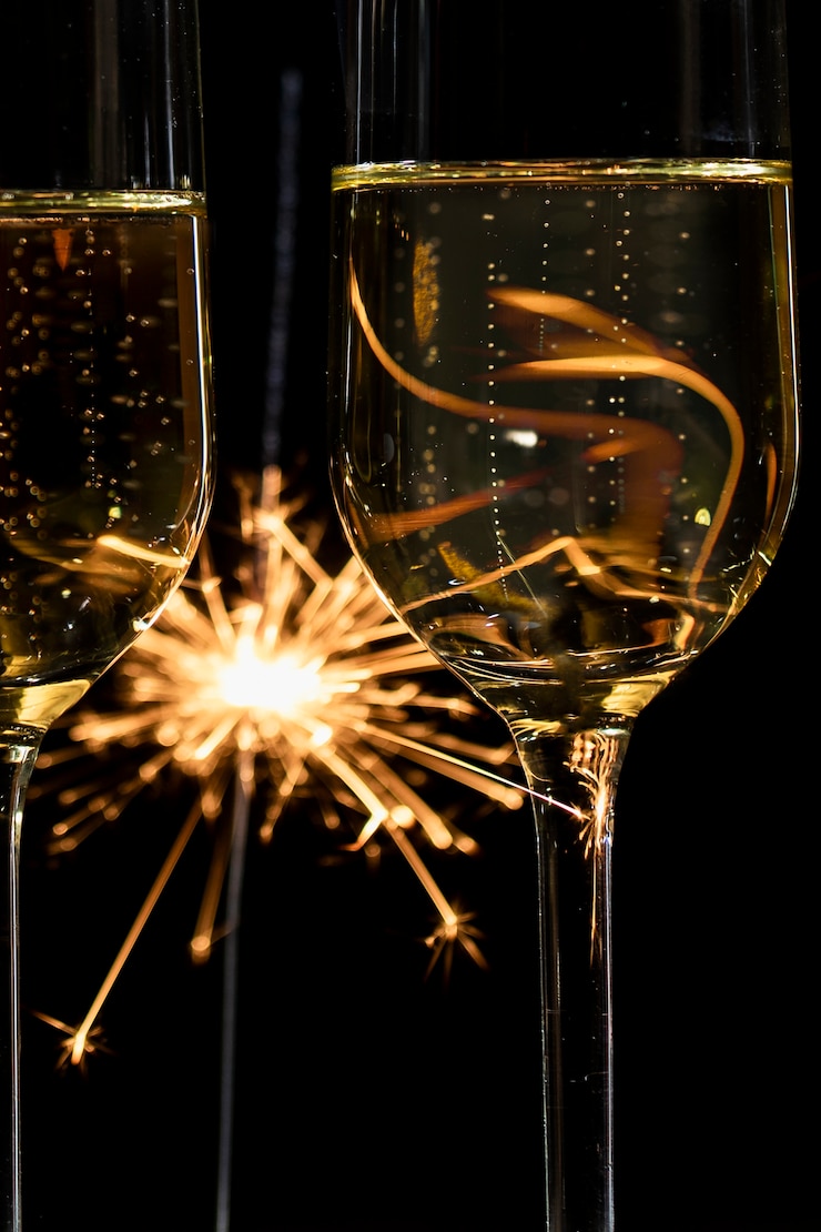 Photo gratuit feux d'artifice et champagne