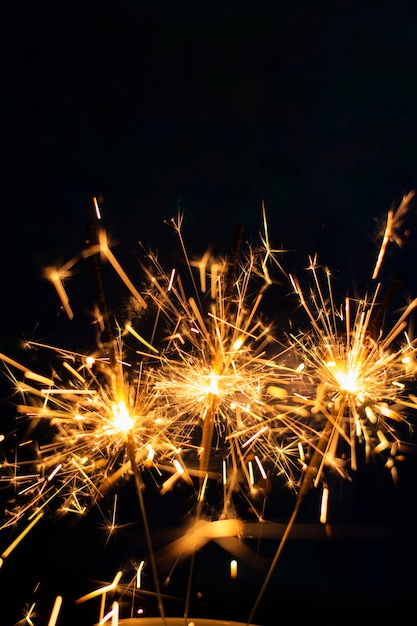 Feux d'artifice de copie dans la nuit