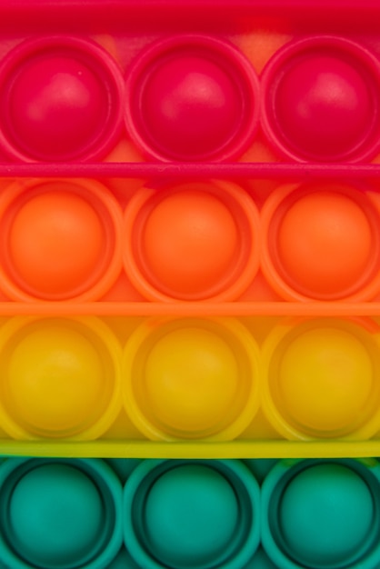 Photo gratuite fidget pop it toy couleur arc-en-ciel - antistress, amusant et éducatif
