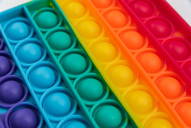 Fidget pop it toy couleur arc-en-ciel - antistress, amusant et éducatif