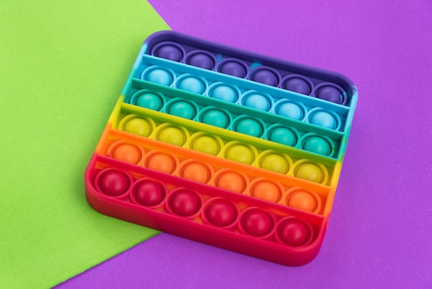 Fidget pop it toy couleur arc-en-ciel - antistress, amusant et éducatif