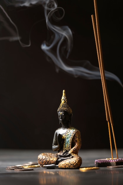 Photo gratuite figurine bouddha nature morte