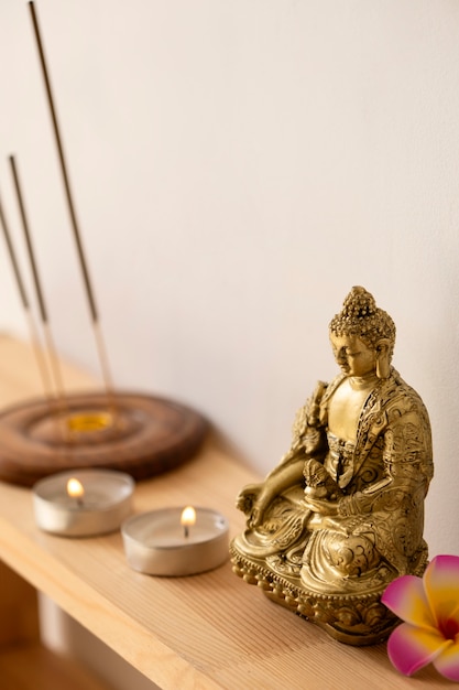 Photo gratuite figurine bouddha nature morte