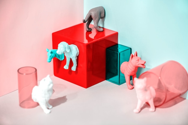 Des figurines d&#39;animaux colorés et brillants