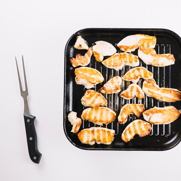 Filet de poulet sur un plat allant au four