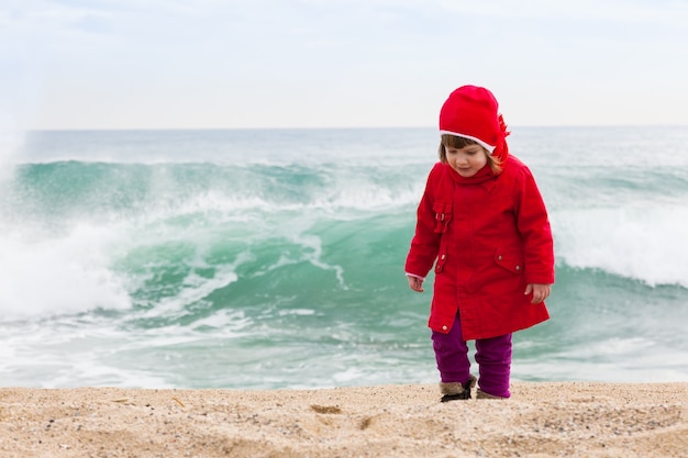 Photo gratuite fille au froid du vent