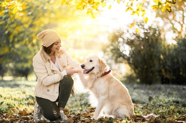 Fille avec un chien