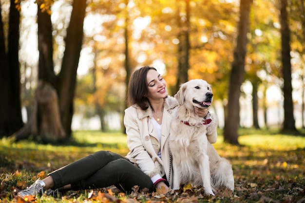 Fille avec un chien