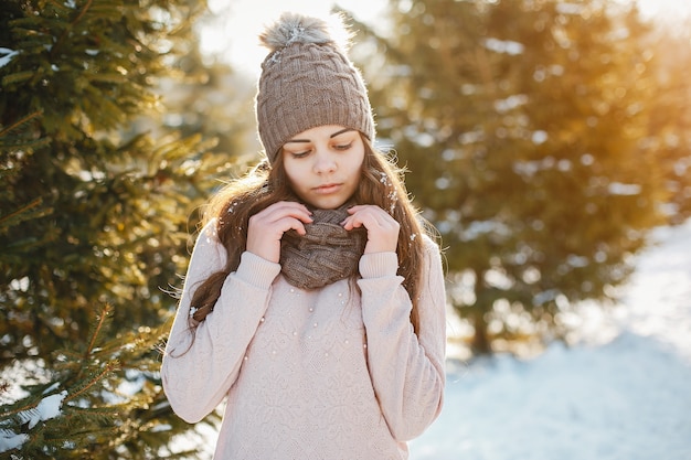 Photo gratuite fille dans un parc