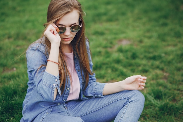 fille dans un parc