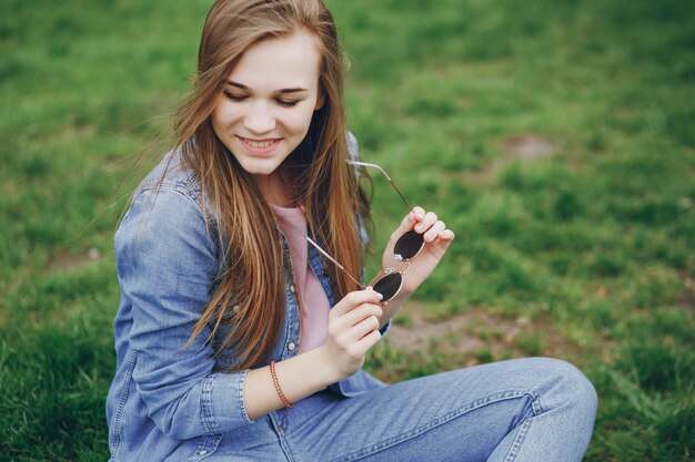 fille dans un parc