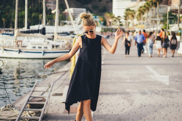 Photo gratuite la fille dans le port