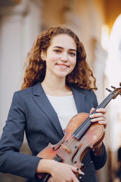 fille avec du violon