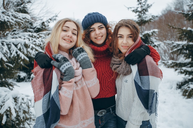 fille ensoleillé joli jour élégant