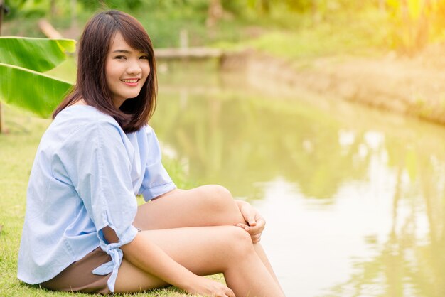 fille européenne tête de loisirs romantique