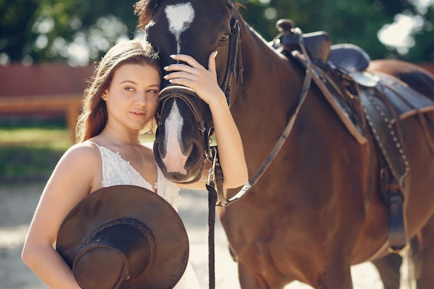 Fille avec hourse