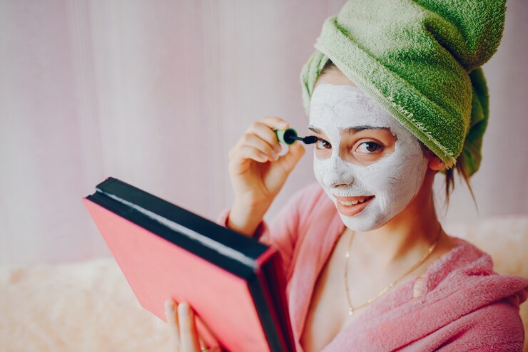 Photo gratuit fille avec mascara