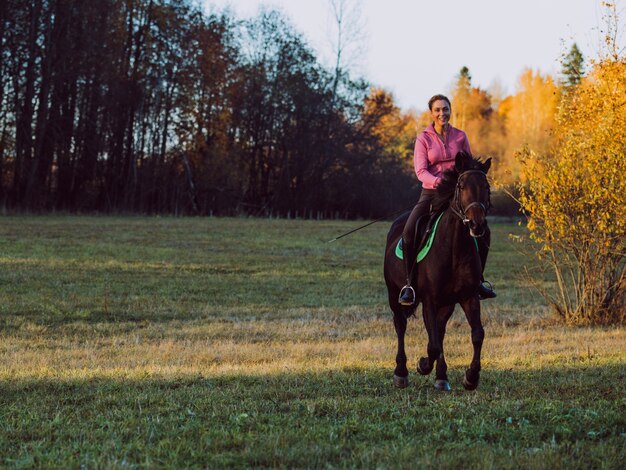 fille monter à cheval