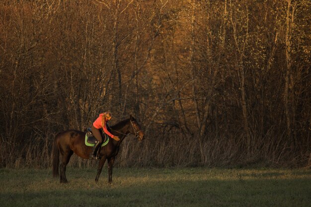 fille monter à cheval