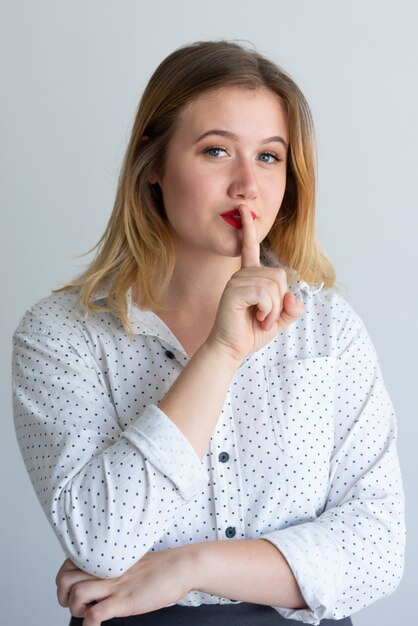 Fille mystérieuse garder le secret