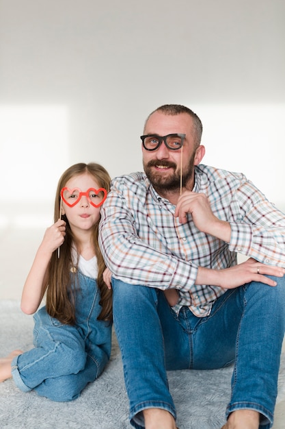 Fille et papa le jour de la fête des pères