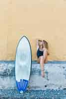 Photo gratuite fille sexy surfer