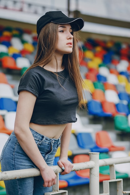 fille sur un stade