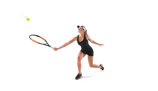 Fille de tennis sur un court de tennis professionnel