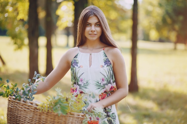 Fille avec un vélo