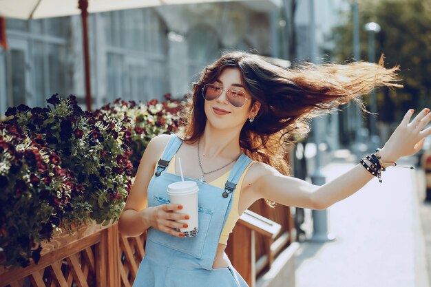 les filles avec le café