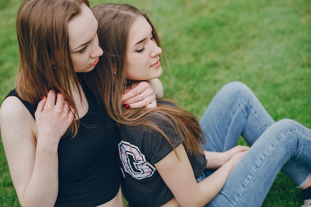 filles dans le parc