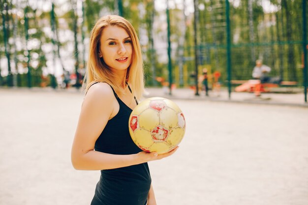 Filles sportives dans un parc