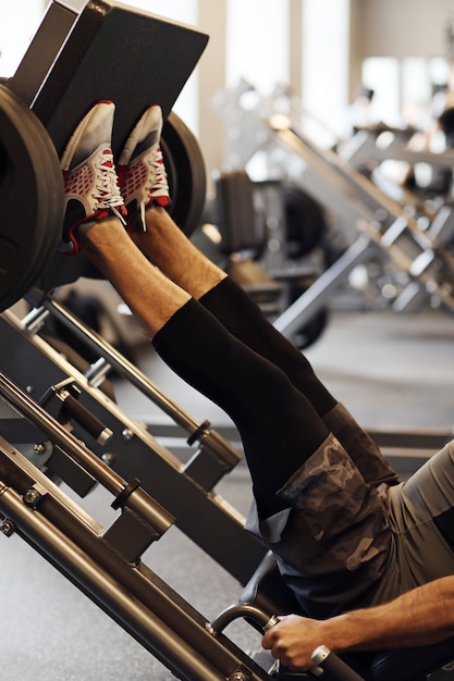 Fitness dans la salle de gym