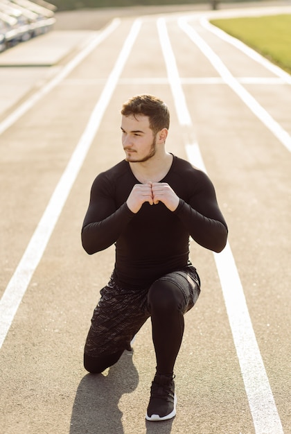 fitness homme formation en plein air vivant actif en bonne santé