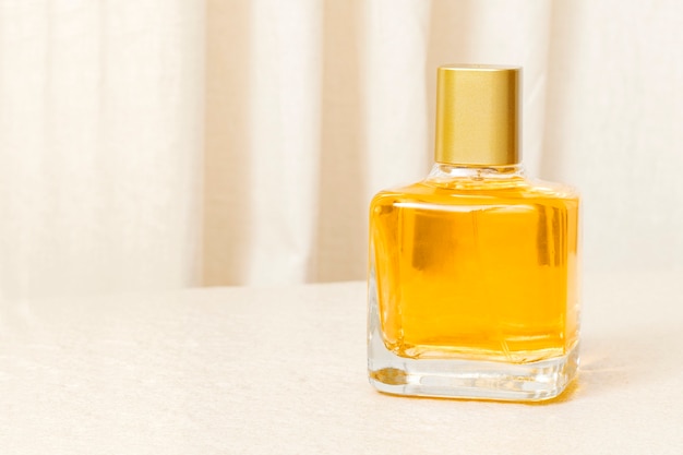 Flacon de parfum, produit de beauté sans étiquette