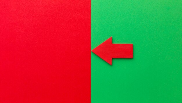 Flèche rouge pointant vers la gauche