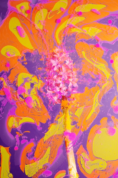 Fleur avec peinture psychédélique