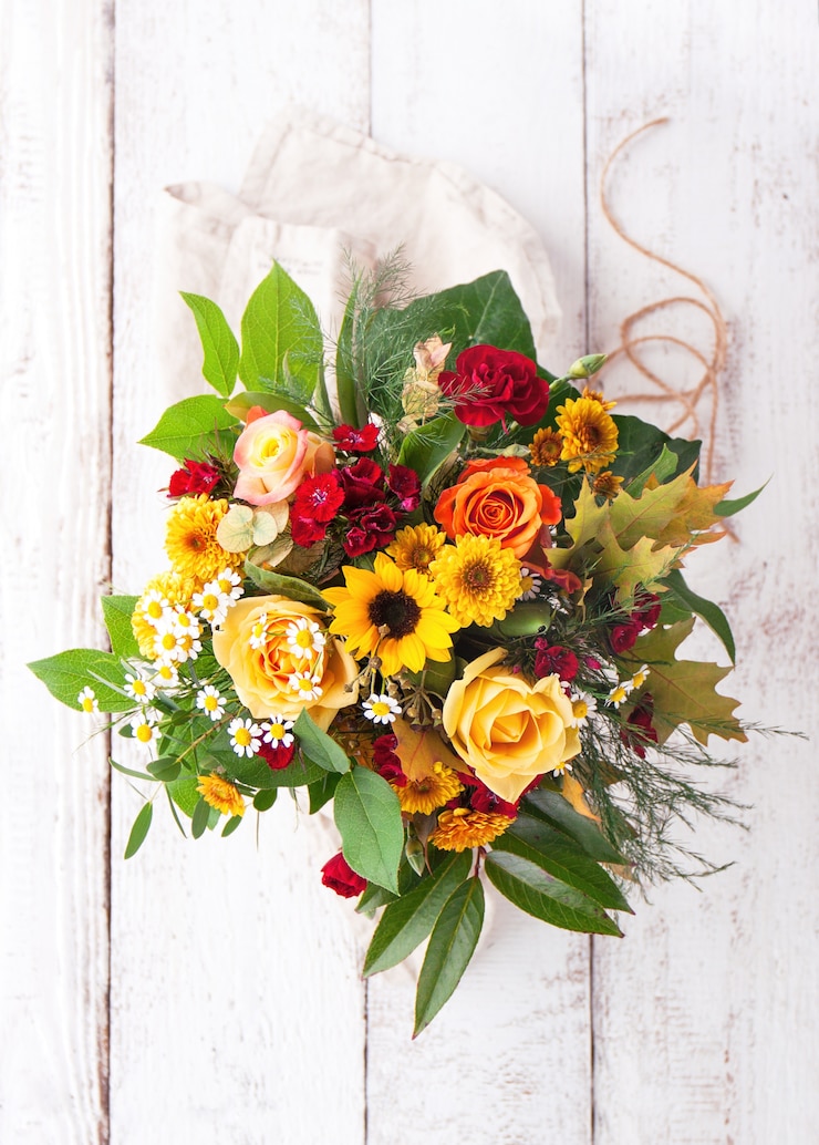 Photo gratuit fleurs colorées dans un vase