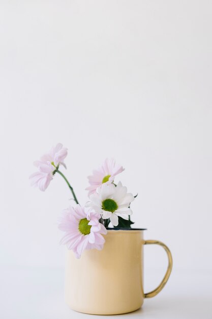 Fleurs en tasse