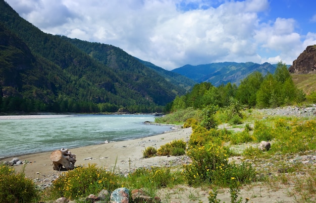 Fleuve des montagnes