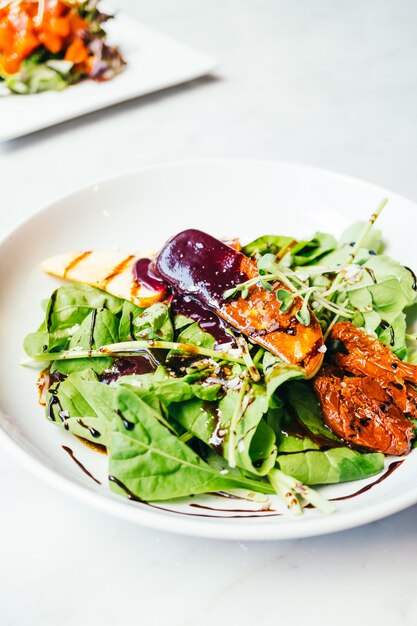 Foie gras avec salade de légumes