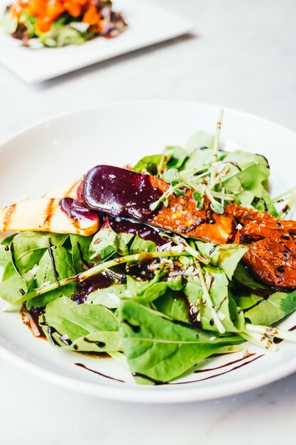 Foie gras avec salade de légumes