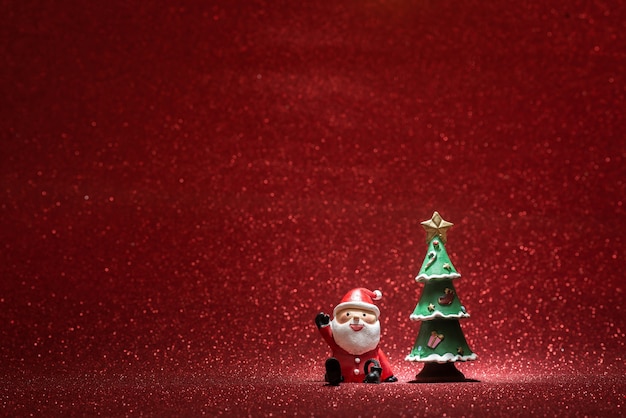 Photo gratuite fond brillant avec le père noël et un arbre de noël