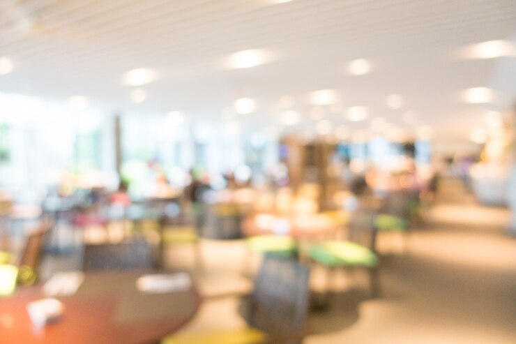 Photo gratuit fond brillant avec des tables et des chaises