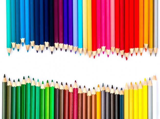 fond créatif avec des crayons de couleur