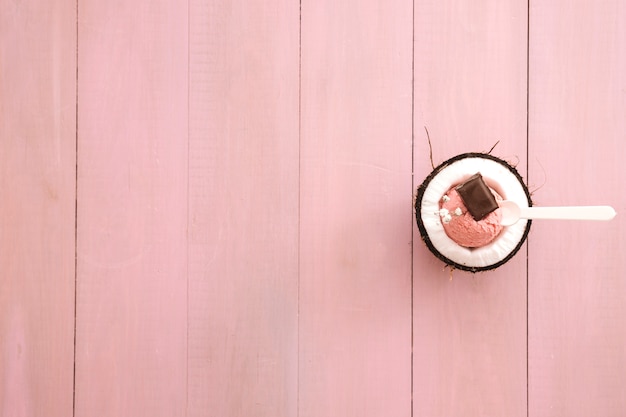 Photo gratuite fond de crème glacée avec surface à gauche